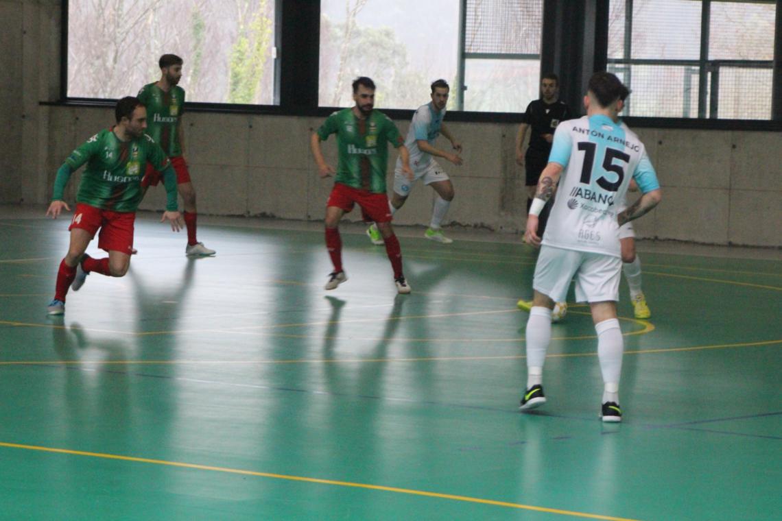 O Esteo empieza el año con una derrota ante el líder, Santiago Futsal